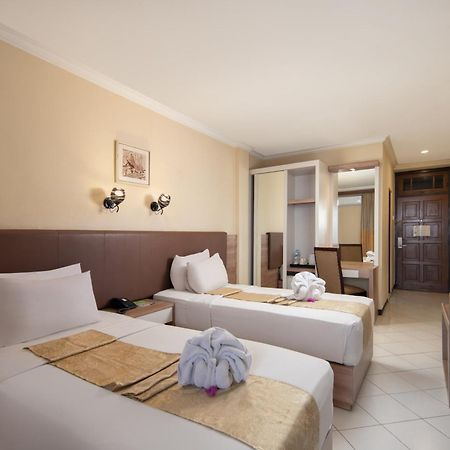 Royal Hotel Tretes Prigen Extérieur photo