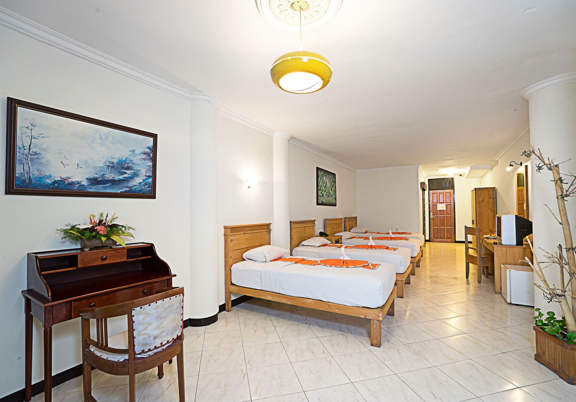Royal Hotel Tretes Prigen Extérieur photo